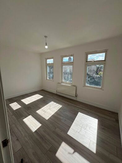 4 Bedroom Semi-Detached House To Rent In Pretoria Rd, RM7