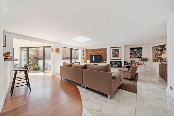 4 Bedroom Detached House To Rent In Osborne Road, London, NW2