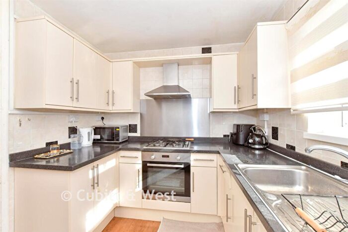 2 Bedroom Apartment For Sale In Eastern Road, Portsmouth, Hampshire, PO3