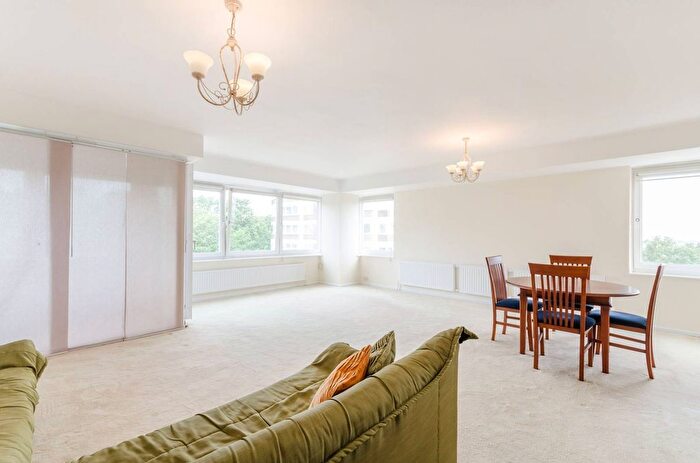 2 Bedroom Flat To Rent In Somerset Road, Wimbledon Common, London, SW19