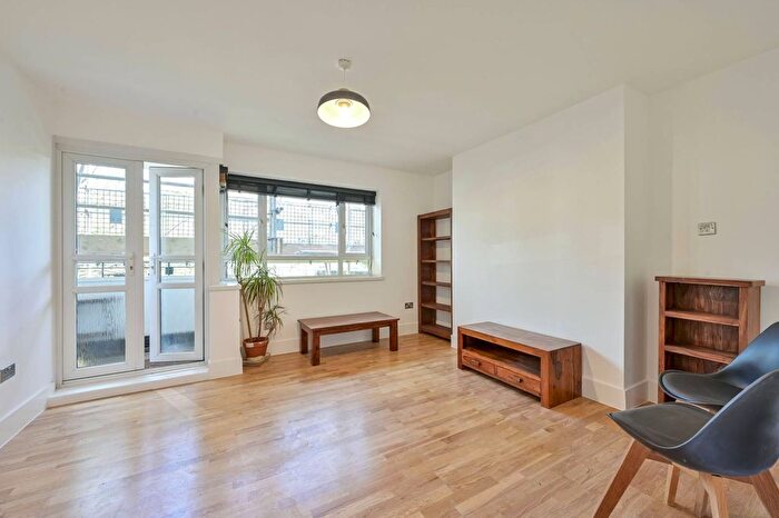 1 Bedroom Flat For Sale In Esher Gardens, Wimbledon Common, London, SW19