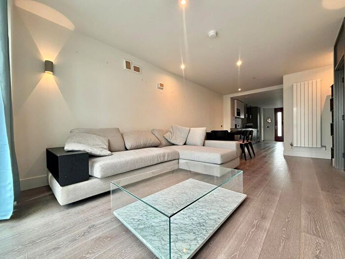 2 Bedroom Flat To Rent In Windsor Square, Woolwich, Royal Arsenal, London, SE18