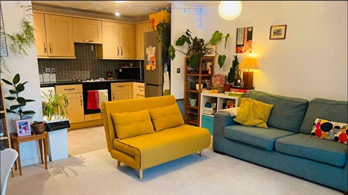 3 Bedroom Flat To Rent In Harry Zeital Way, Hackney, London, E5