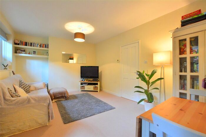 2 Bedroom Flat To Rent In Granville Park, Lewisham, London, SE13