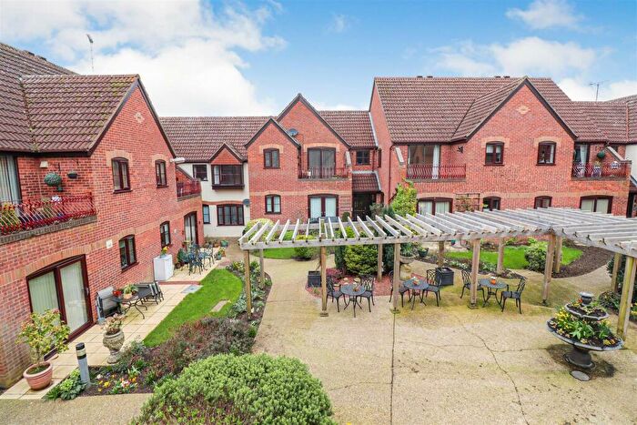 2 Bedroom Retirement Property For Sale In The Cloisters, Rectory Road, Rushden, NN10