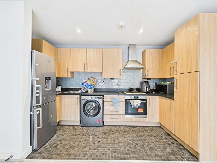 2 Bedroom Flat For Sale In Cornwall Road, London, N15