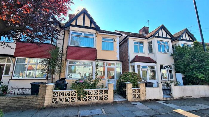 3 Bedroom End Of Terrace House To Rent In Perth Road, Wood Green, N22