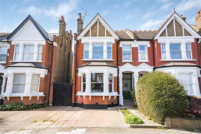 2 Bedroom Apartment For Sale In Old Park Road, Southgate, Enfield, N13