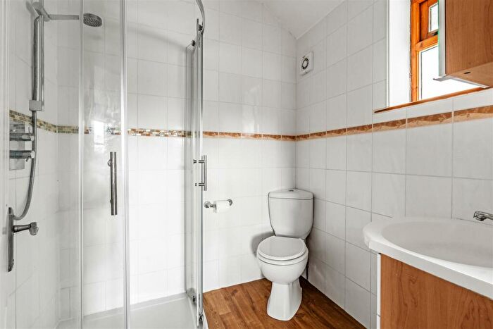 4 Bedroom Detached House For Sale In Poplar Road, Leatherhead, KT22