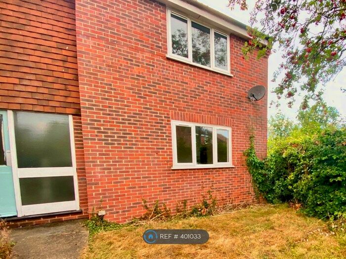 Studio To Rent In Salisbury Close, Alton, GU34