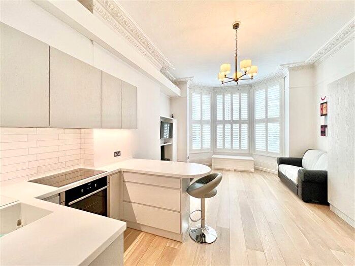 Flat To Rent In Fitzjohns Avenue, Hampstead, NW3