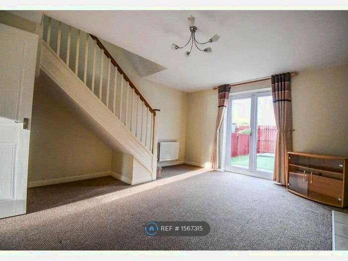 2 Bedroom End Of Terrace House To Rent In Dann Court, Hull, HU12