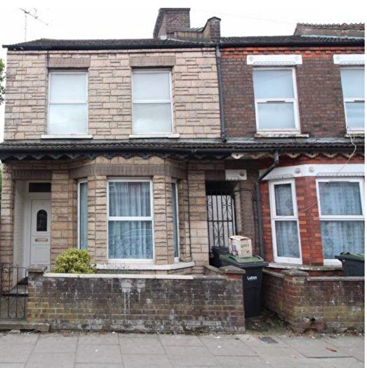 3 Bedroom End Of Terrace House To Rent In Dallow Road, Luton, LU1