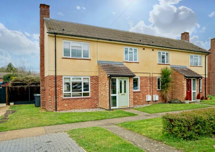 3 Bedroom Semi-Detached House For Sale In Wiltshire Road, Wyton, PE28