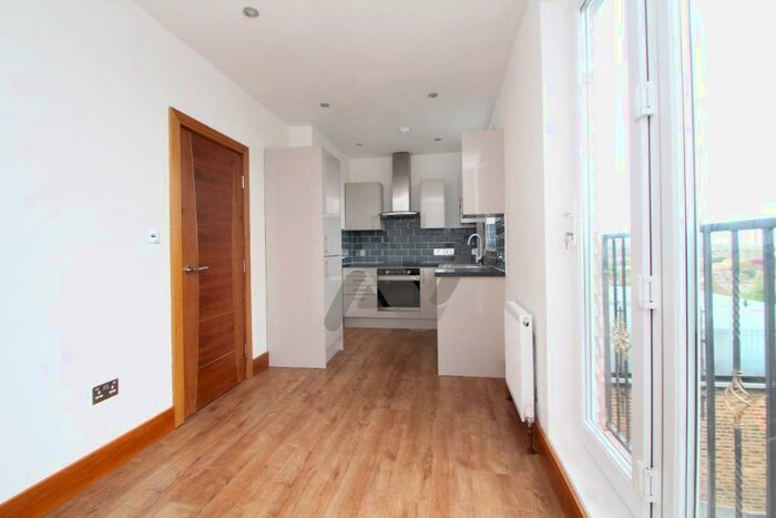 2 Bedroom Flat To Rent In Ferme Park Road, London, N8