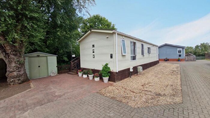 2 Bedroom Park Home For Sale In Brookside, Tallington, PE9