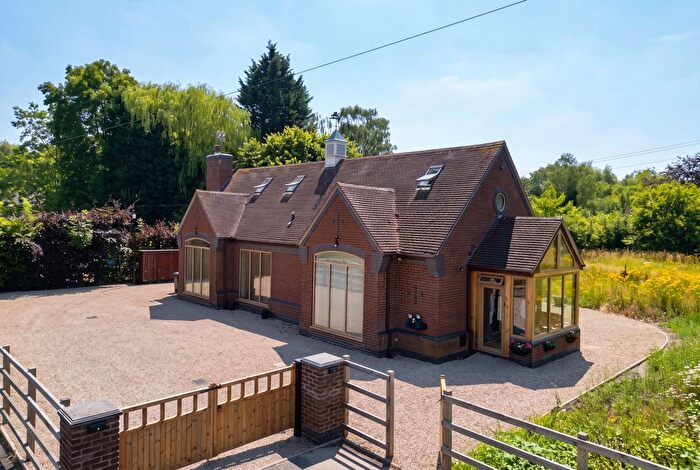 2 Bedroom Barn Conversion For Sale In Bradnocks Marsh Lane, Hampton-In-Arden, Solihull, B92