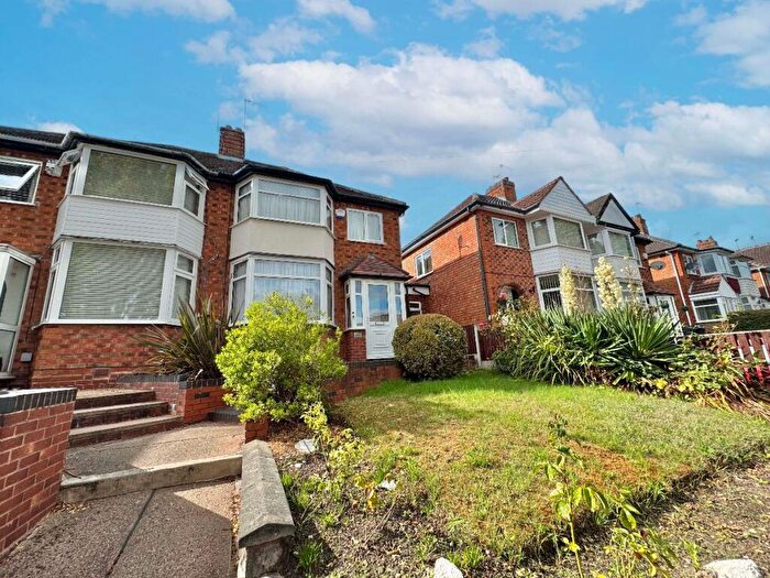 3 Bedroom Semi Detached House For Sale In Steyning Road, Birmingham, B26