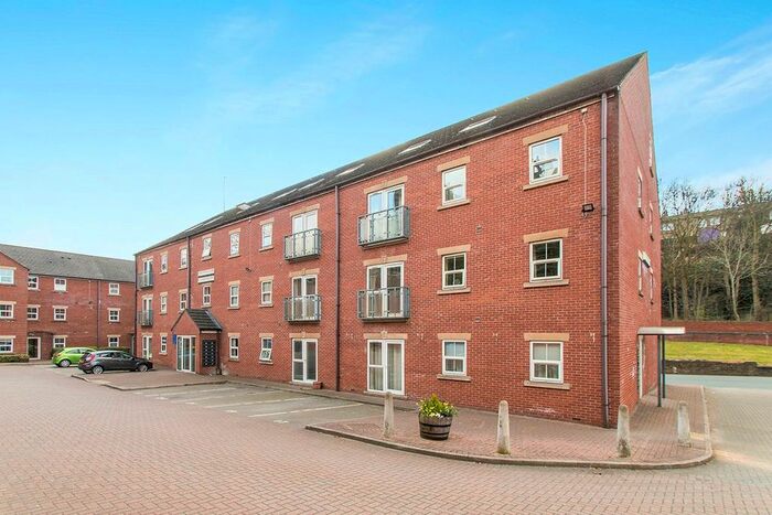 3 Bedroom Flat To Rent In Pullman Court, Morley, Leeds LS27
