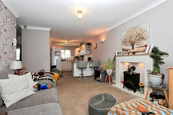 2 Bedroom Flat For Sale In Appleyard, Peterborough, PE2