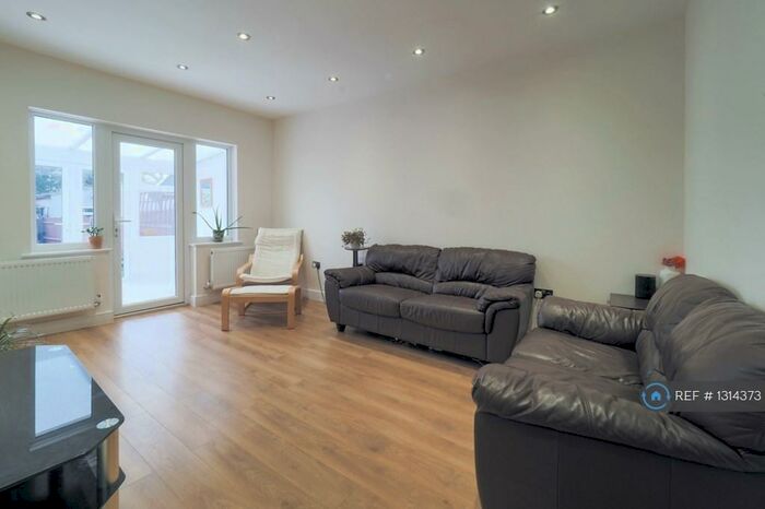 4 Bedroom Terraced House To Rent In Drake Road, Harrow, HA2