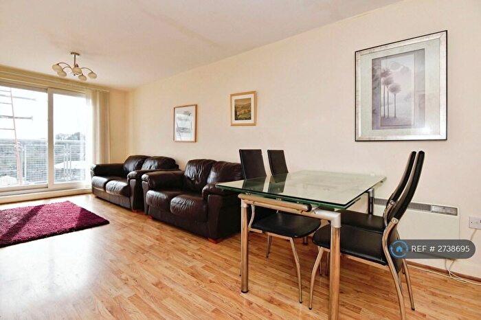 2 Bedroom Flat To Rent In Tower Court, Newcastle-Under-Lyme, ST5