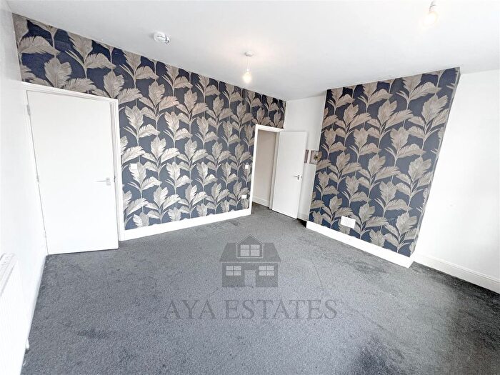 4 Bedroom Flat To Rent In Bearwood Road, Smethwick, B66