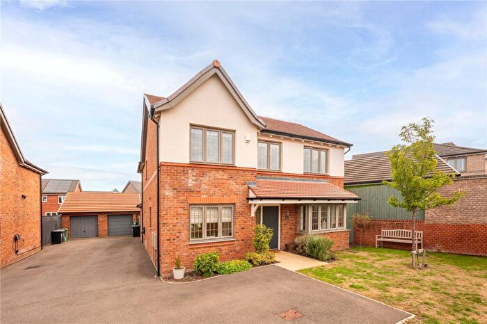 4 Bedroom Detached House For Sale In Linley Drive, Warwick, CV34