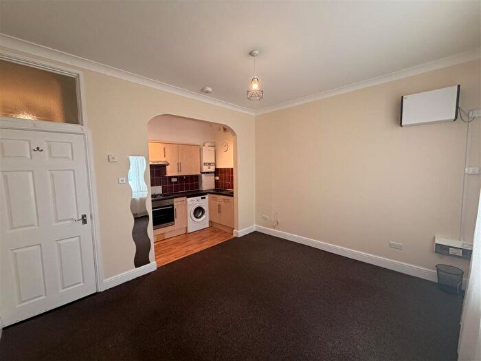 1 Bedroom Apartment To Rent In Millbrook Rd East, Southampton, SO15