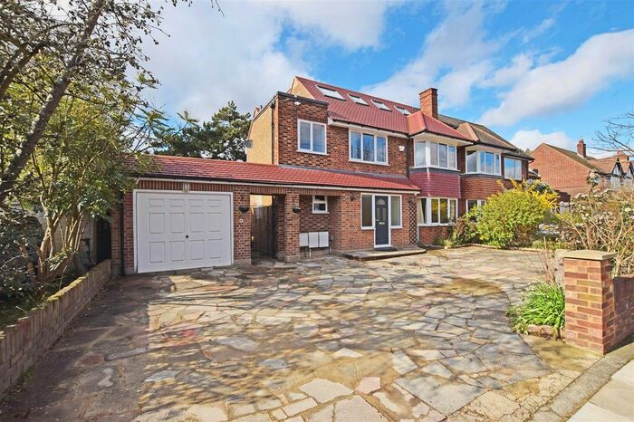 5 Bedroom Semi-Detached House To Rent In Ormond Drive, Hampton, TW12