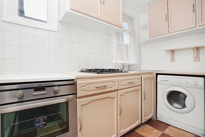 1 Bedroom Flat To Rent In Bathurst Gardens, Kensal Rise, London, NW10