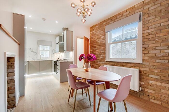 3 Bedroom Maisonette For Sale In , SW19