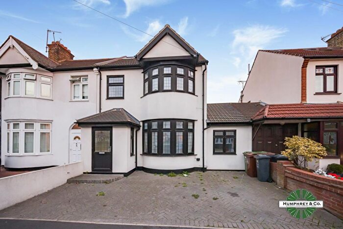 6 Bedroom Property To Rent In Salisbury Avenue, Barking, IG11