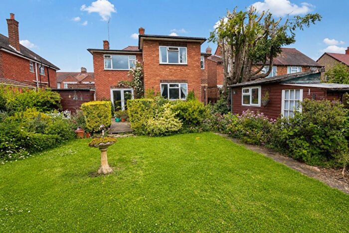4 Bedroom Detached House For Sale In Park Avenue, Rushden, Northamptonshire, NN10