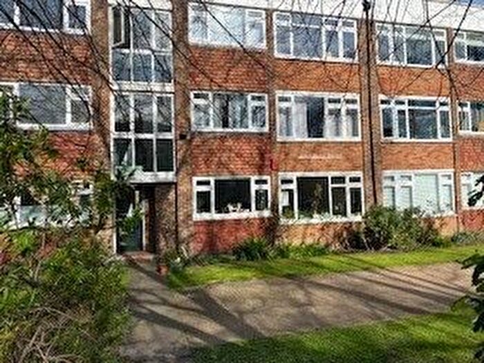 2 Bedroom Flat To Rent In Amberley Court, Angell Road, Brixton, SW9