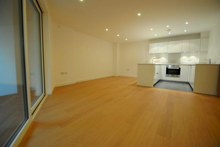 2 Bedroom Flat To Rent In Rossetti Apartments, Saffron Central Square, Croydon, CR0