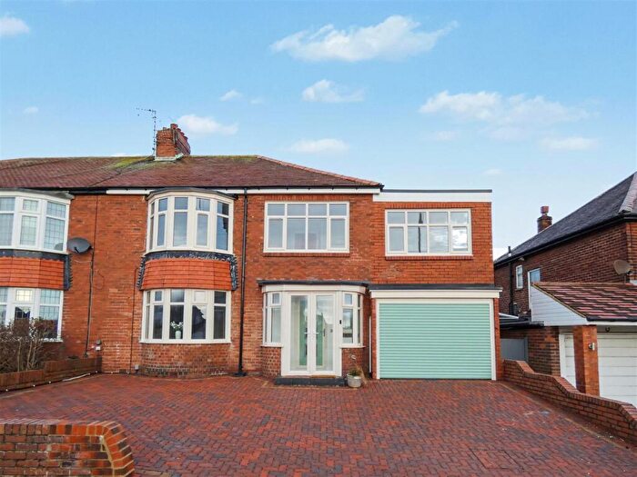 4 Bedroom Semi-Detached House For Sale In Beach Road, Tynemouth, NE30