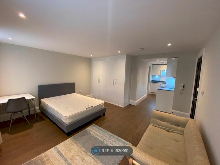 Studio To Rent In Lincolns Inn Fields, London, WC2A