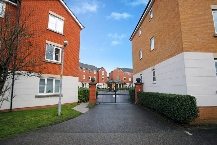 3 Bedroom Flat For Sale In Sachfield Drive, Grays, RM16