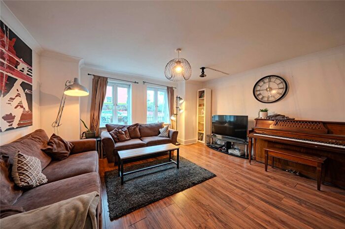 2 Bedroom Flat For Sale In Cherry Court, Headingley, Leeds, West Yorkshire, LS6
