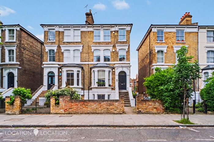 2 Bedroom Flat To Rent In Queens Drive, London, N4