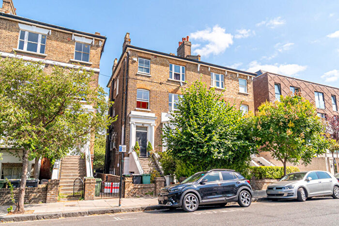 2 Bedroom Apartment For Sale In Caversham Road, Kentish Town, NW5