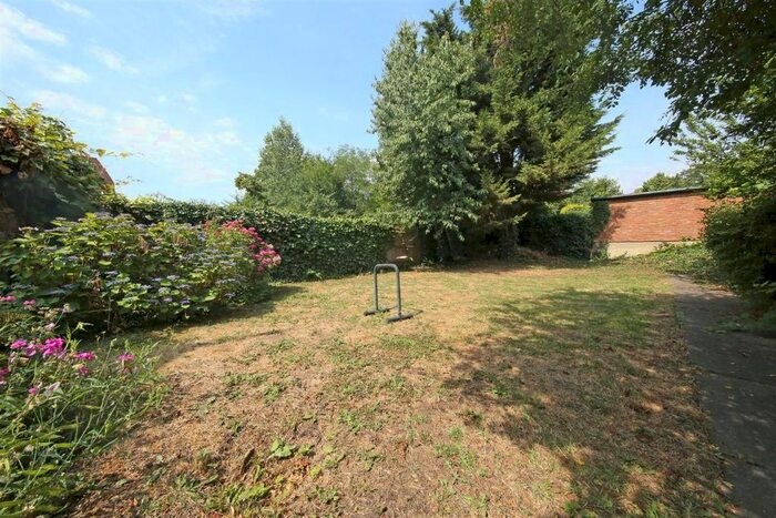 Studio To Rent In Manstone Road, Kilburn, London, NW2