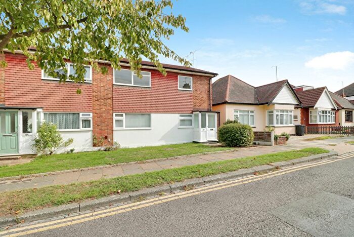 2 Bedroom Flat To Rent In Olivia Drive, Leigh-On-Sea, SS9