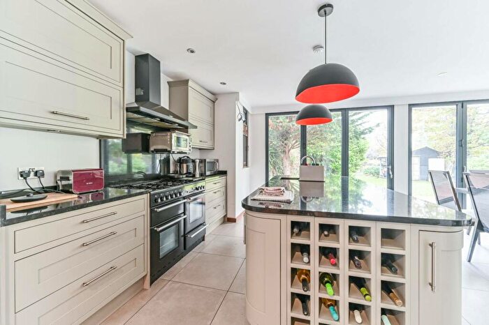 5 Bedroom Detached House To Rent In Avondale Avenue, Worcester Park, KT4