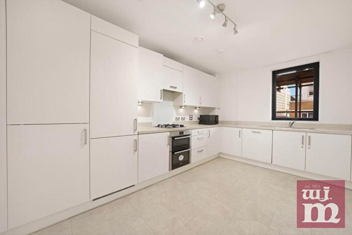 2 Bedroom Flat To Rent In Duckett Street, Stepney Green, E1