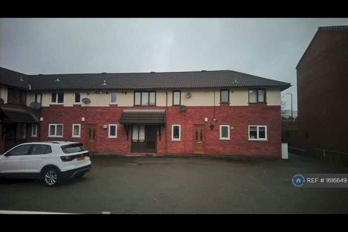 2 Bedroom Flat To Rent In Castle Court, Bolton, BL2