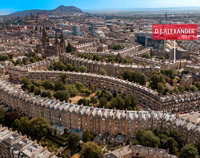 2 Bedroom Flat For Sale In F Rosebery Crescent, Edinburgh, EH12