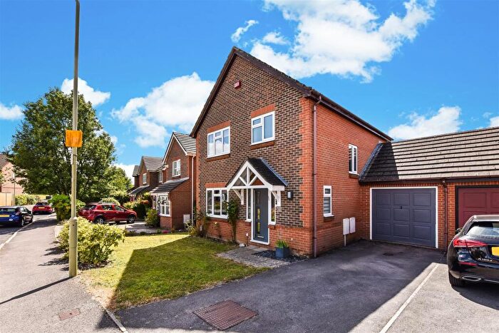 3 Bedroom Detached House For Sale In Walburton Way, Clanfield, PO8