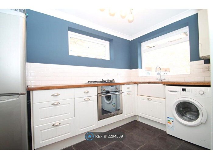 1 Bedroom Flat To Rent In The Well House, Nutfield, Redhill, RH1